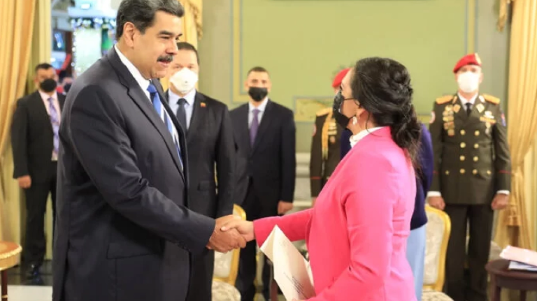 Nicol S Maduro Recibe Cartas Credenciales De La Nueva Embajadora De