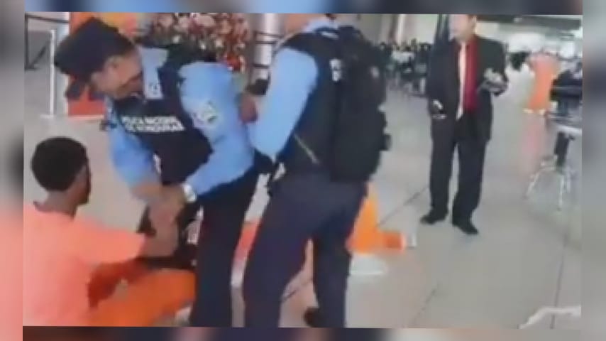 Confusión: Policía somete actor durante escena de violencia contra la mujer