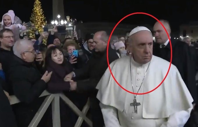 ¡Papa Francisco en el ojo del huracán! rechazó a feligrés y ahora se disculpa