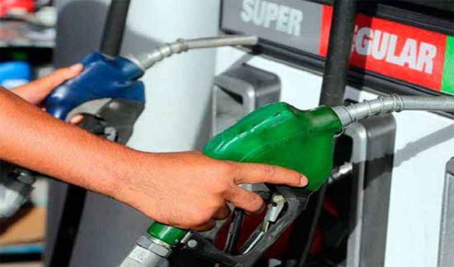 A partir del lunes continúan las rebajas en los precios de los combustibles