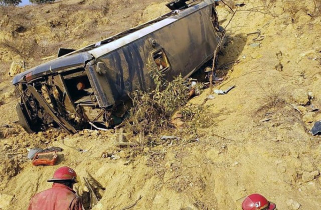 Al menos 6 ecuatorianos muertos y otros 37  heridos en  accidente de tránsito en Perú