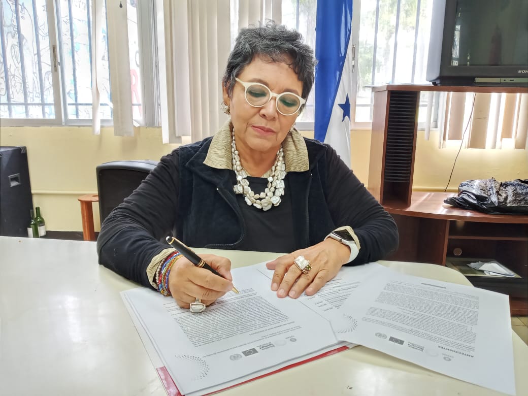 Anarella Vélez Osejo… La dama de los libros