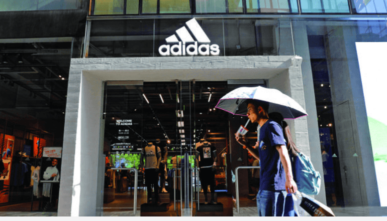 Nike y Adidas cierran temporalmente un número significativo de tiendas en China por el coronavirus