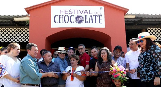 Celebran tercer festival del chocolate en Lago de Yojoa