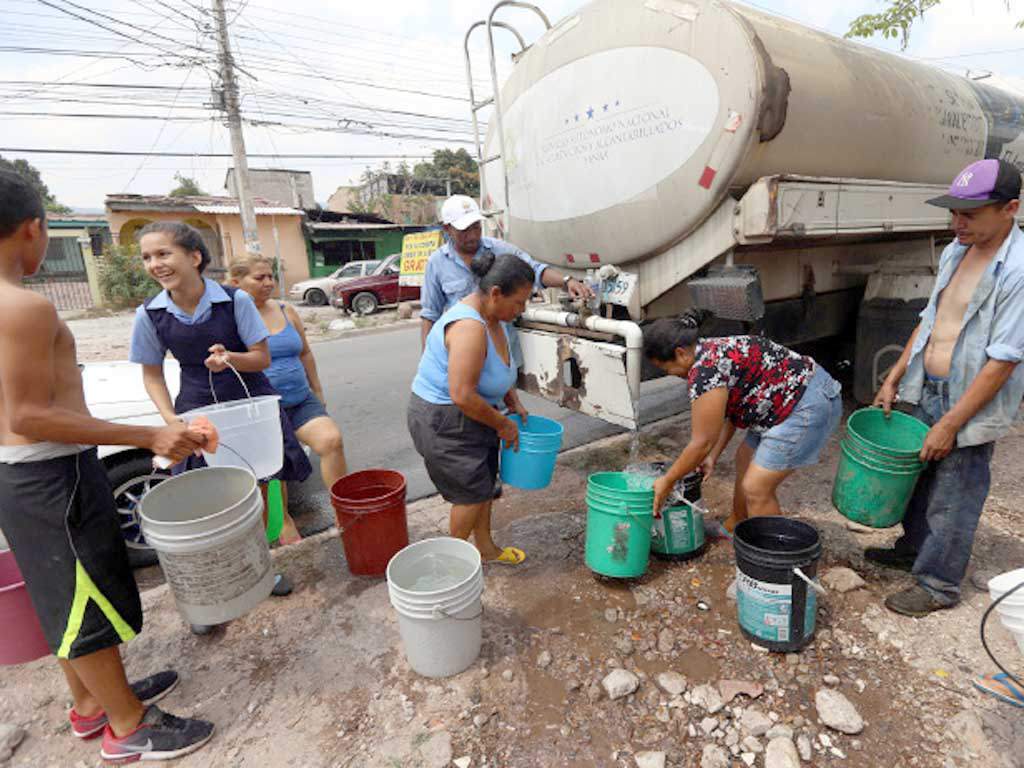 Gobierno lanza plan para abastecer de agua a colonias capitalinas