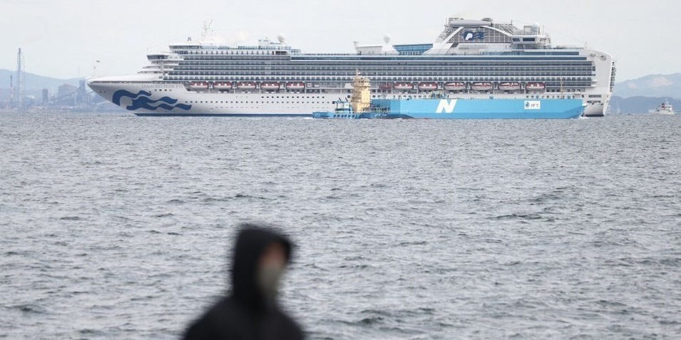 Japón confirma 61 casos de coronavirus en el crucero en cuarentena en Yokohama