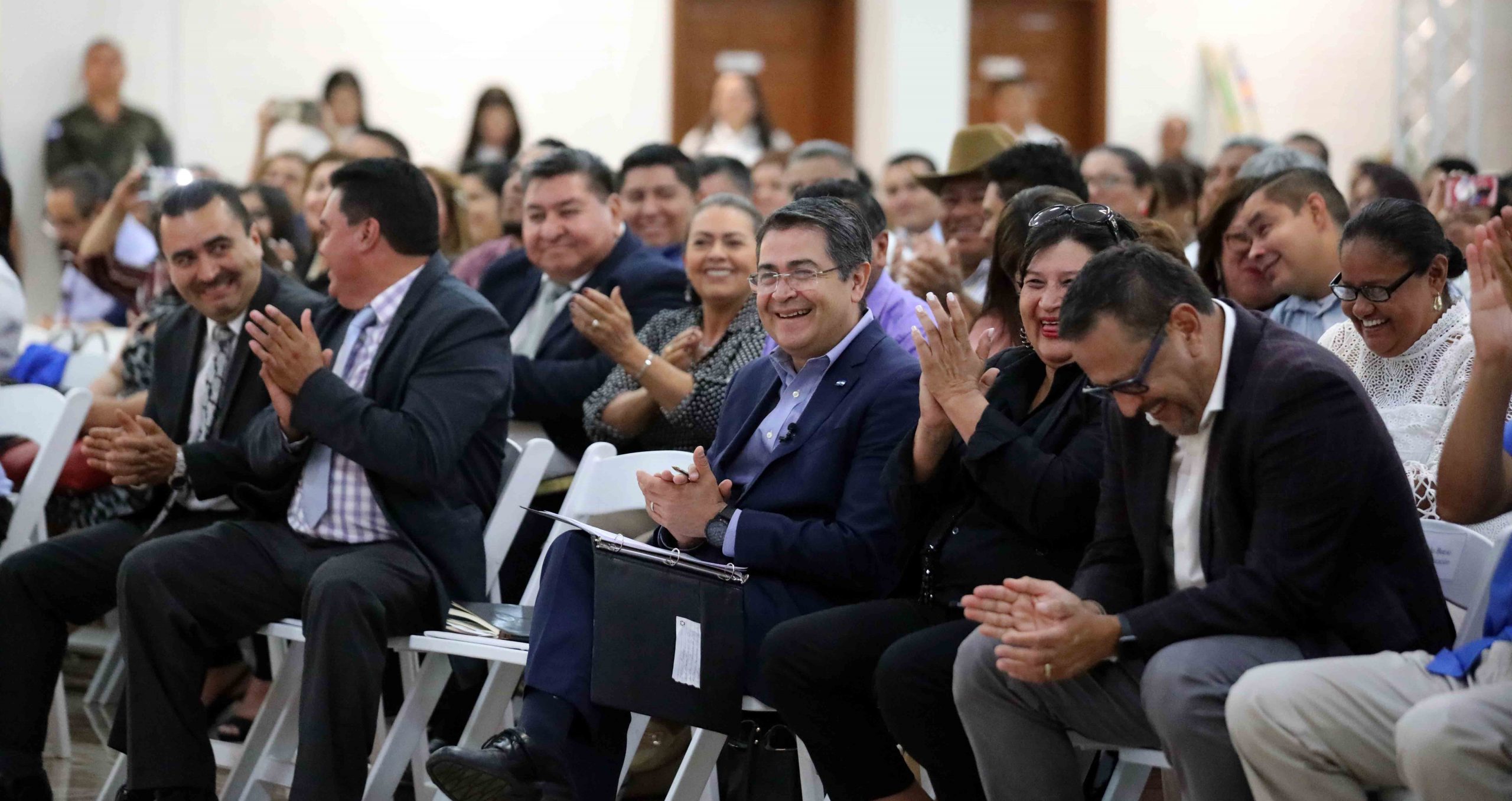 Gobierno entrega 110 kits tecnológicos y material de apoyo a Consejos Municipales de Desarrollo Educativo