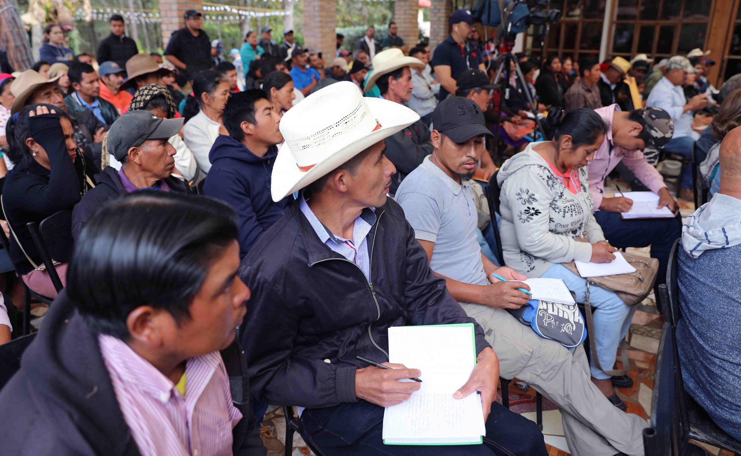 Gobierno entrega personerías jurídicas a 53 organizaciones de la economía social de Intibucá