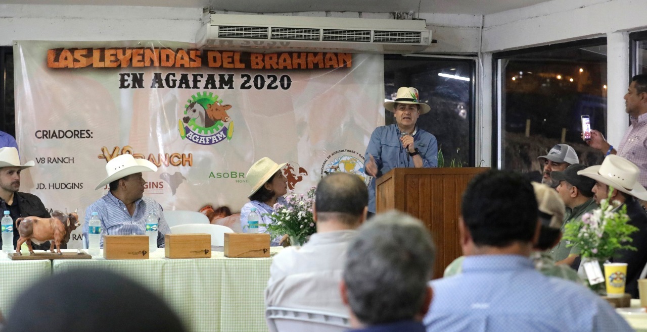 Presidente Hernández expone a ganaderos las bondades de Agrocrédito 8.7