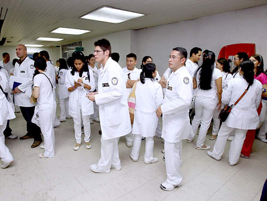 CM ve a bien llegada de médicos cubanos para combatir el Covid-19