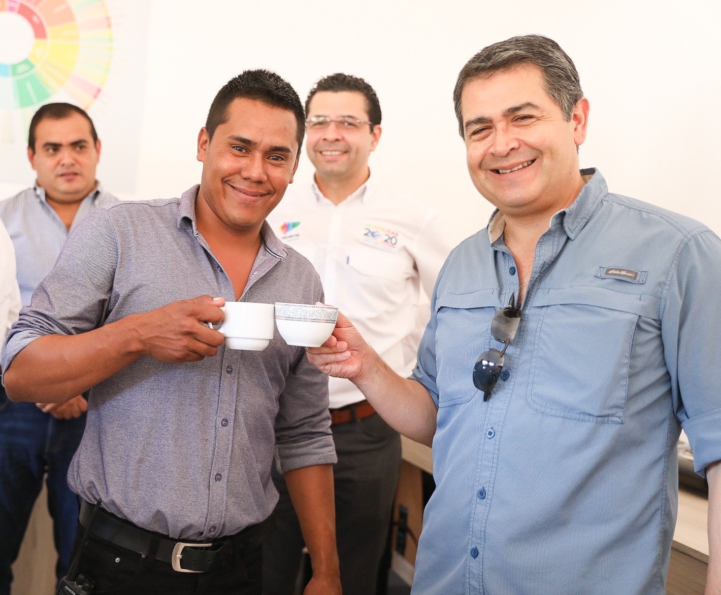 Presidente Hernández inaugura planta de alta tecnología para procesamiento de café