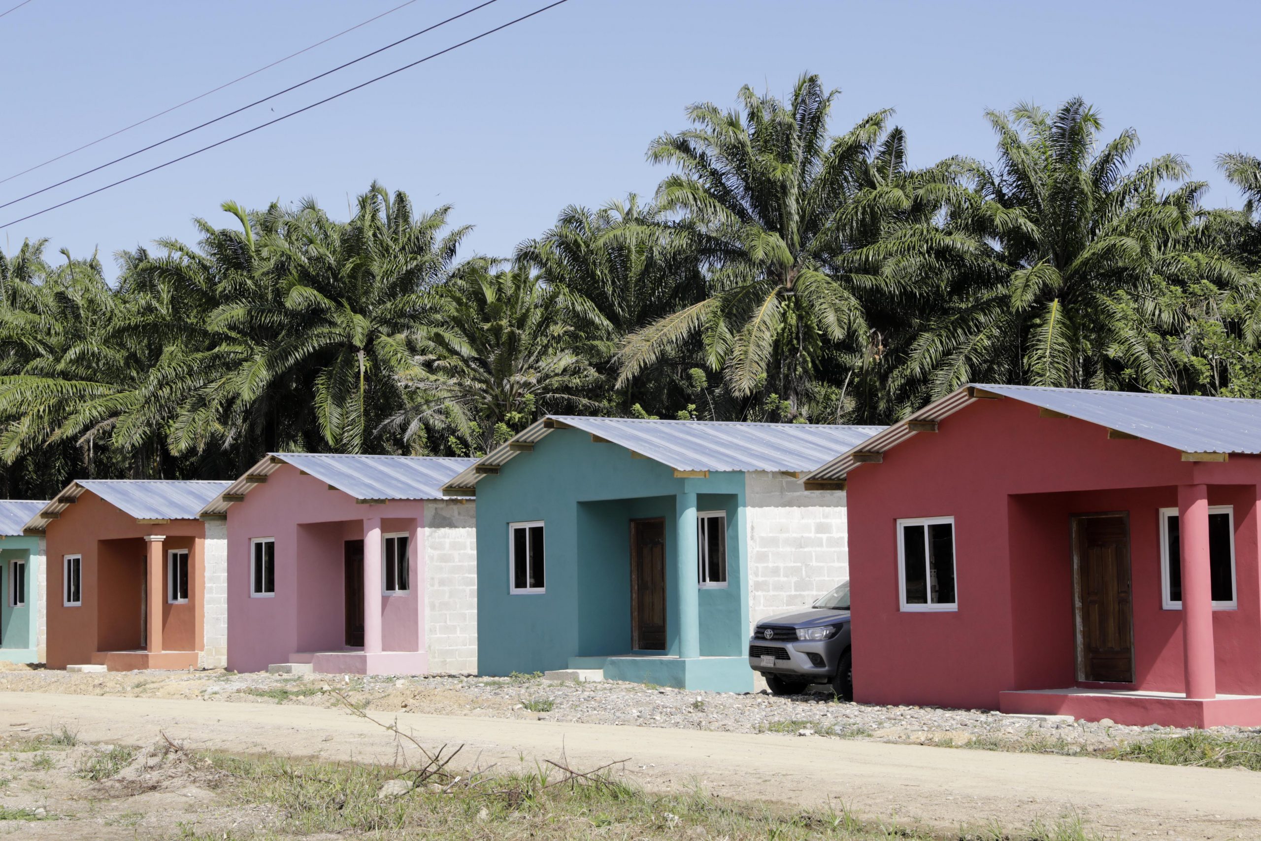 Dinant construye proyecto de vivienda para sus empleados en Tocoa