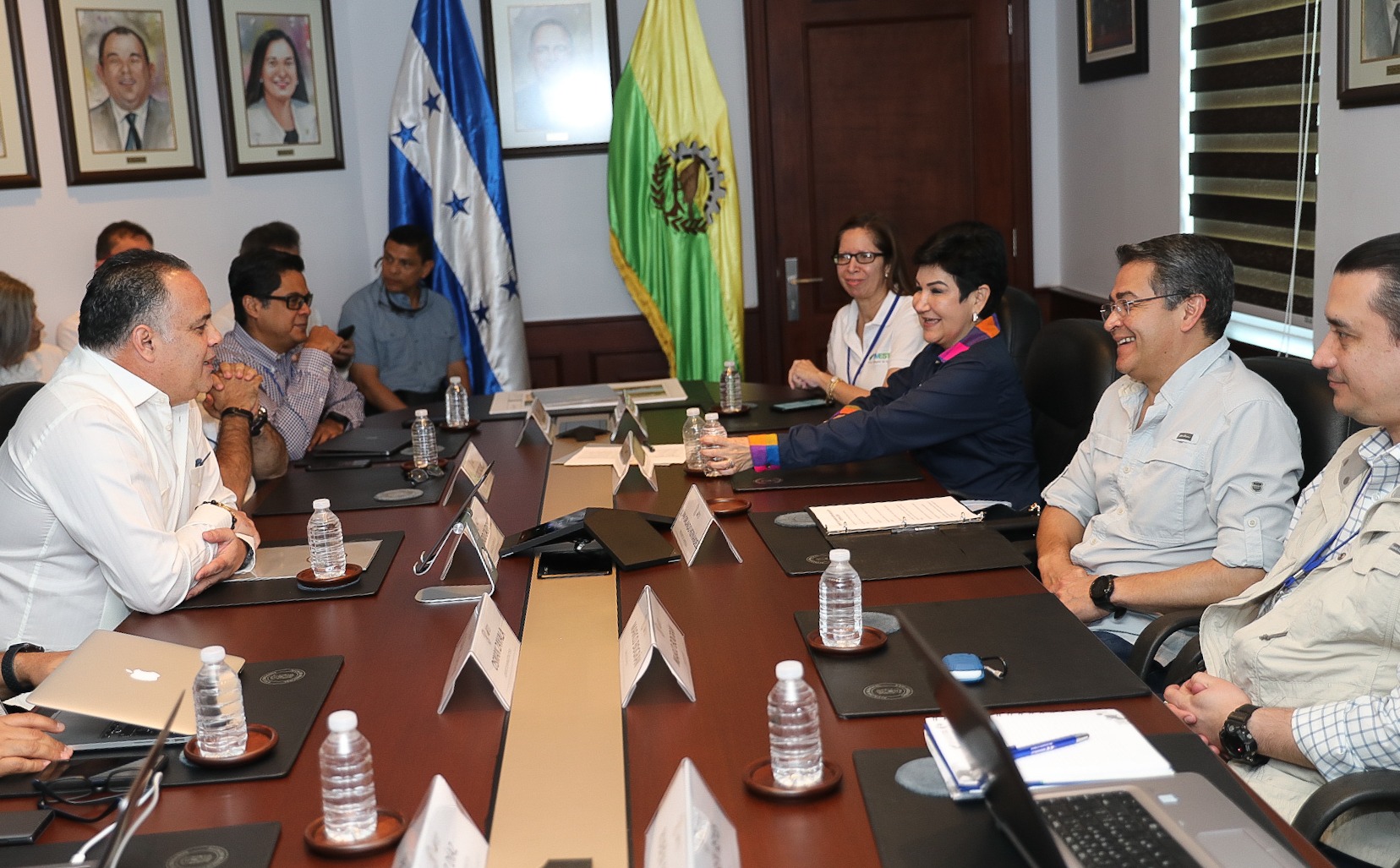 Presidente Hernández revisa proyecto de construcción de nuevos mercados en San Pedro Sula