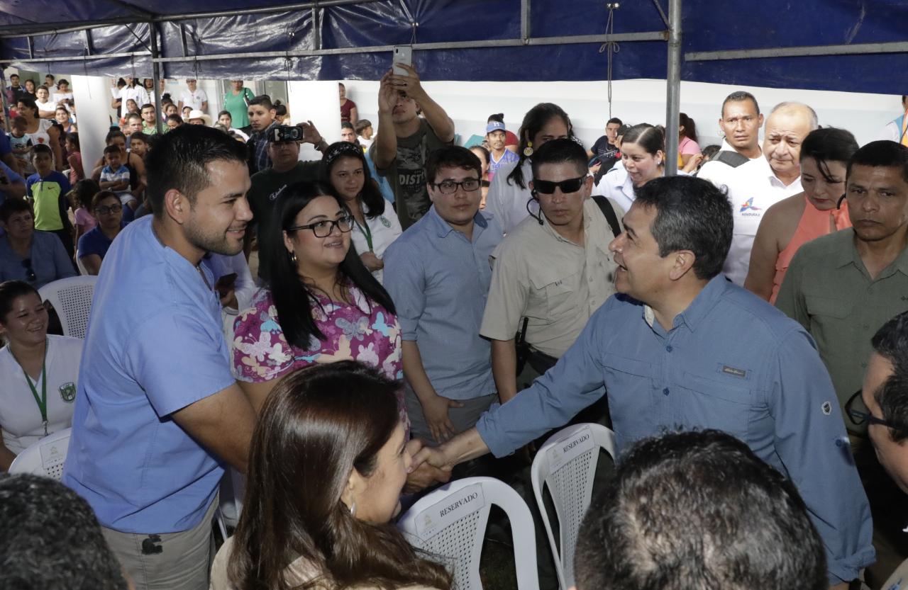 Santa Bárbara: Presidente Hernández participa en inauguración de Centro de Salud