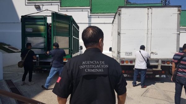 Rescatan 97 migrantes centroamericanos transportados en dos vehículos en México