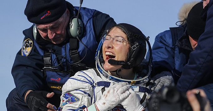 Christina Koch regresa a La Tierra y rompe record  tras pasar  328 días en el espacio