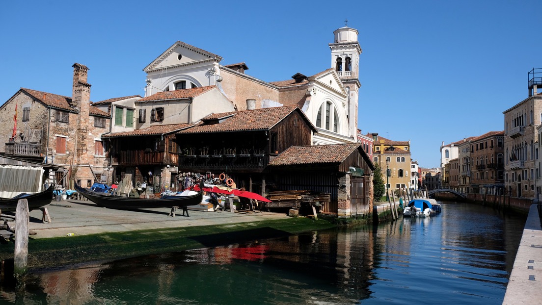 El agua de los canales de Venecia se vuelve cristalina durante la cuarentena