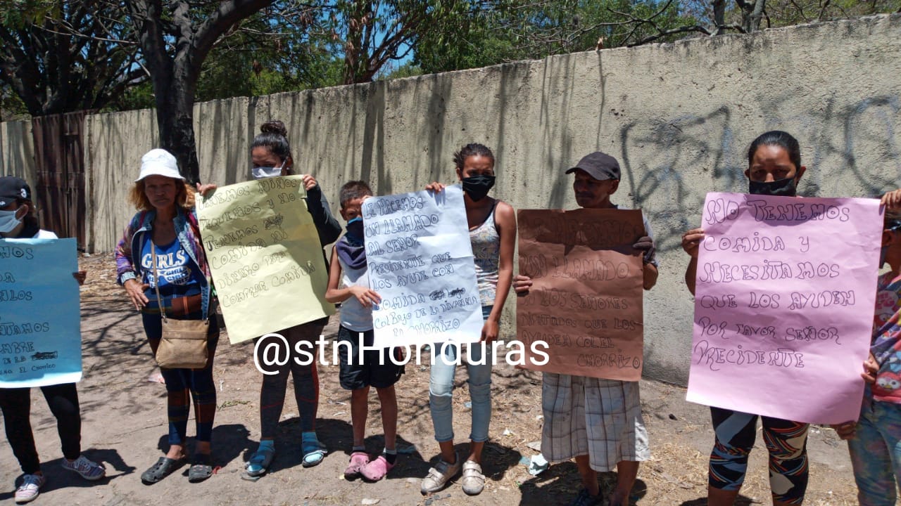 Habitantes del Barrio El Chorizo  realizan protesta exigiendo alimentos