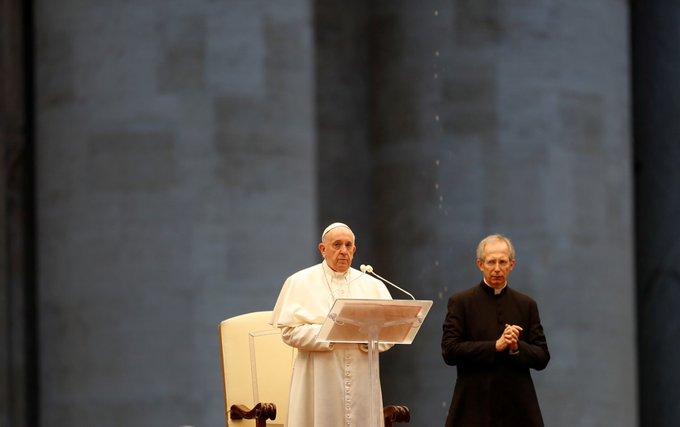 El papa Francisco otorgó una indulgencia universal por la pandemia del coronavirus: “En esta tormenta estamos todos”