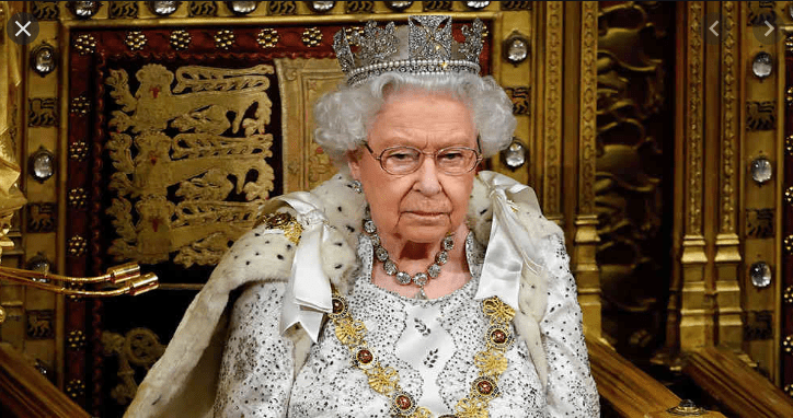La Reina Isabel II, desalojada del Palacio por el coronavirus