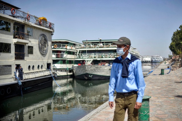 En cuarentena decenas de pasajeros de un crucero en Egipto por coronavirus