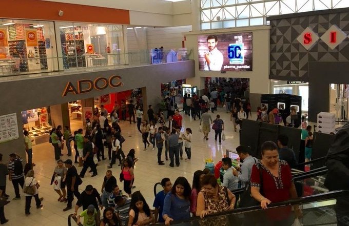 El Salvador ordena cierre de centros comerciales a partir de las 7:00 p.m.