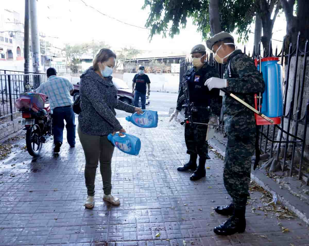 Realizan segunda jornada de limpieza y desinfección de mercados capitalinos 