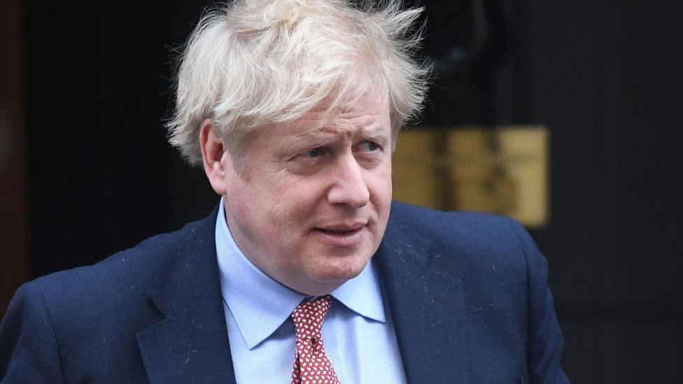 Coronavirus: el primer ministro británico Boris Johnson ingresa en cuidados intensivos