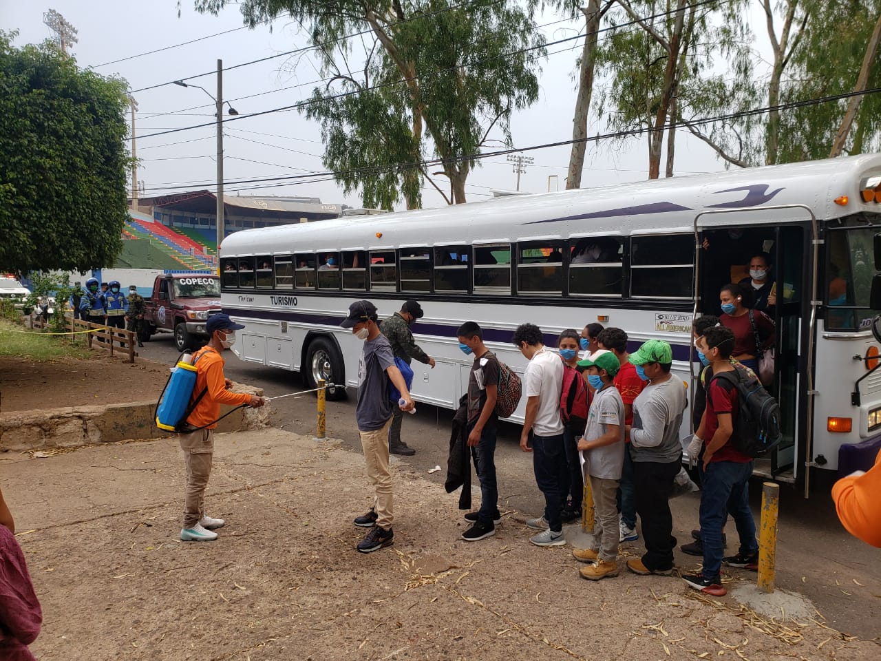 Envían a cuarentena a 130 hondureños deportados de México Envían a cuarentena a 130 hondureños deportados de México