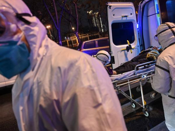 En medio de críticas, China corrige balance de muertes por coronavirus