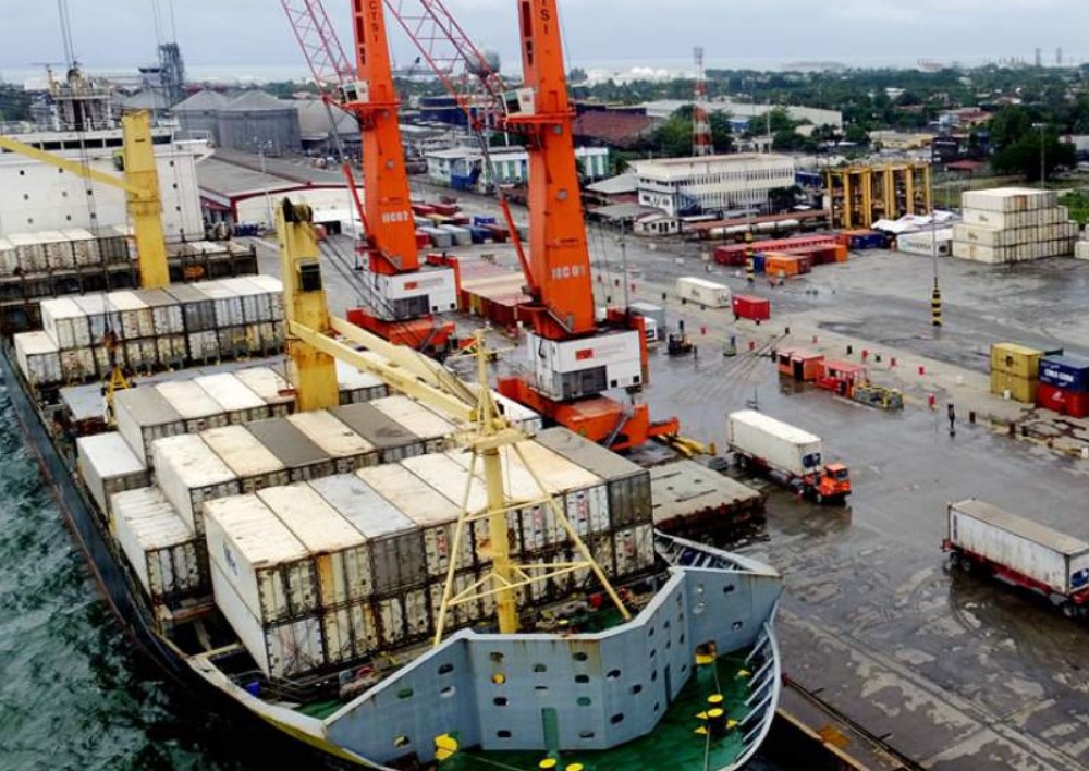 Autorizan la circulación de barcos para activar comercio marítimo