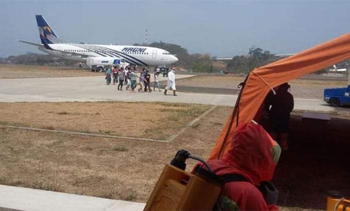 Arriban a  Toncontín 63 hondureños deportados de México