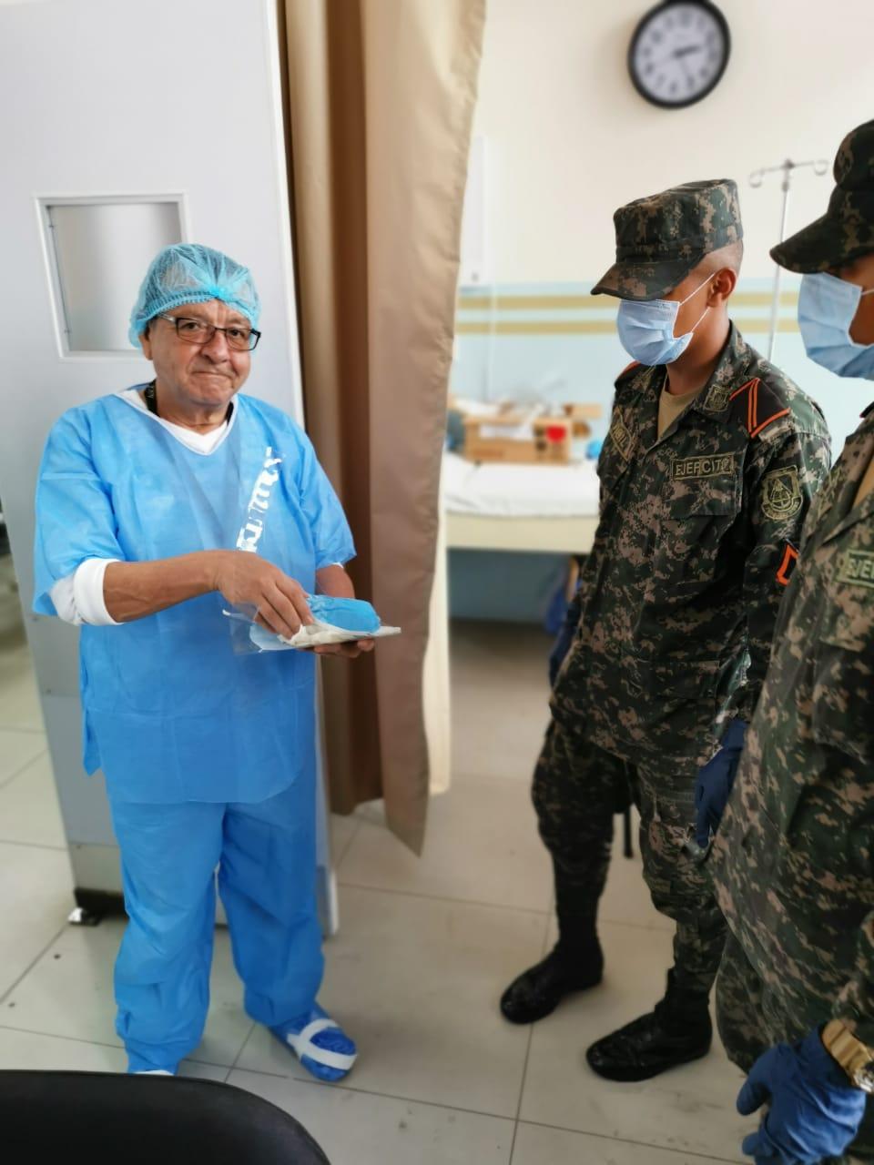 Personal médico del Hospital Escuela y Materno Infantil reciben insumos de bioseguridad entregados por el Gobierno