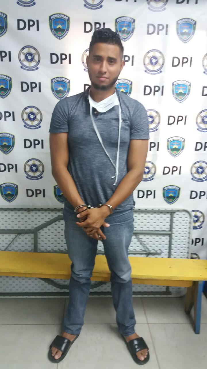 Joven es detenido en posesión de un documento de salvoconducto falsificado Joven es detenido en posesión de un documento de salvoconducto falsificado