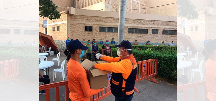 Copeco asiste con ropa interior  y «chancletas» a deportados que están en cuarentena en la Villa Olimpica.