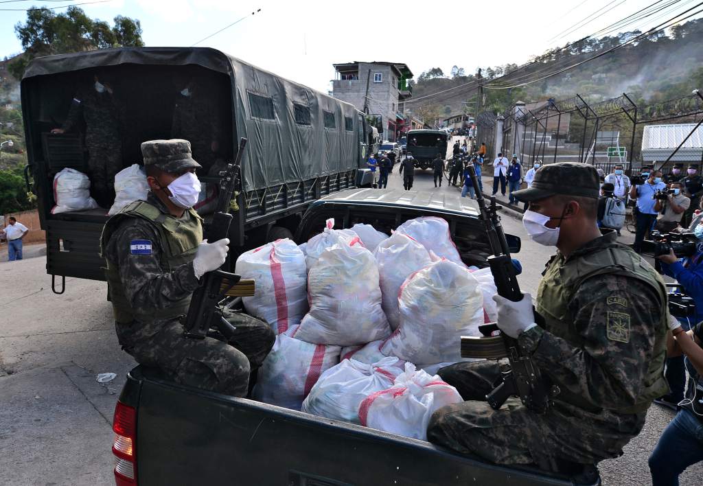 Familias vulnerables de Colón reciben alimentos del Gobierno ante emergencia por COVID-19