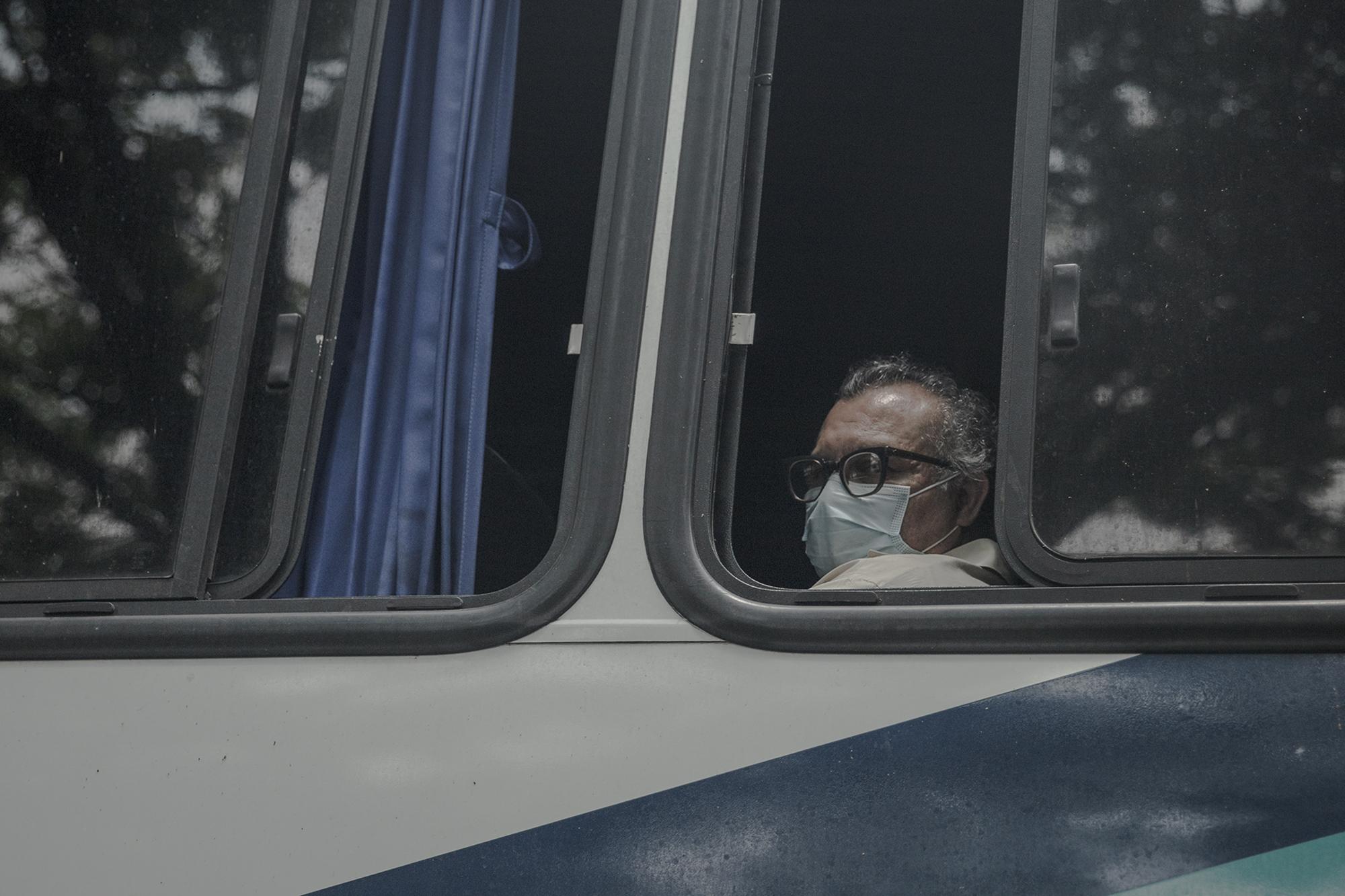 El Salvador defiende a Estados Unidos y niega que estén llegando deportados con COVID-19 El Salvador defiende a Estados Unidos y niega que estén llegando deportados con COVID-19