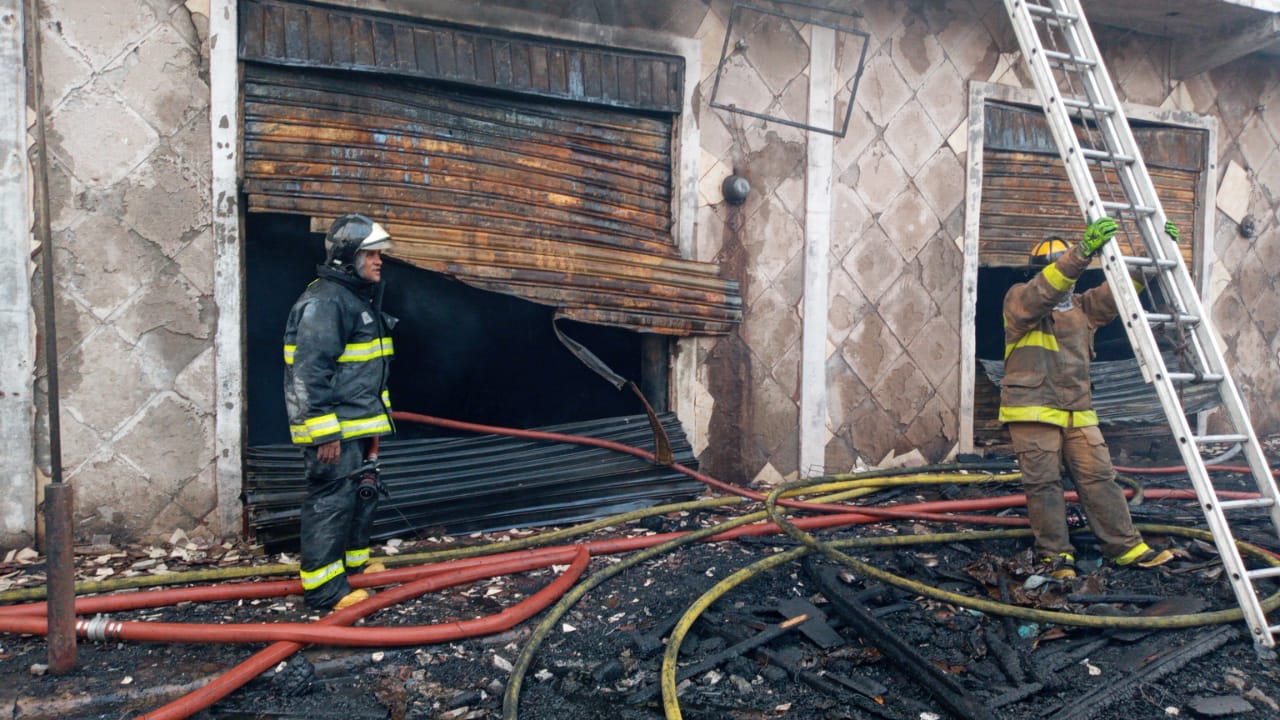Gobierno ayudará a locatarios afectados por incendio del mercado Colón