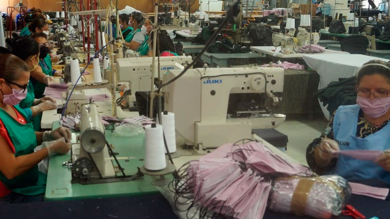 Unas 45,000 mascarillas ha elaborado la industria militar durante la crisis Unas 45,000 mascarillas ha elaborado la industria militar durante la crisis