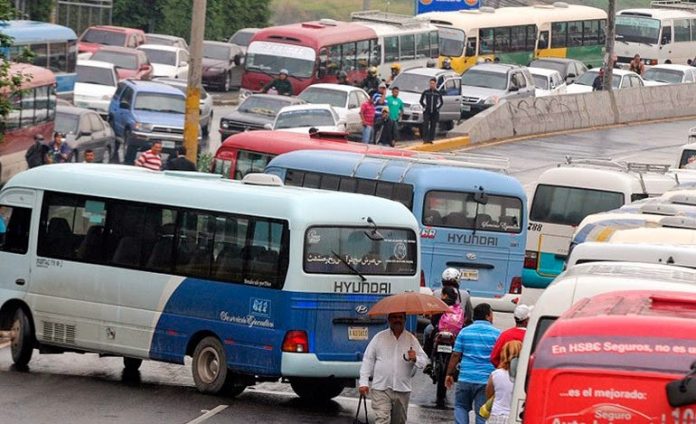 Exministro de Salud: «Se debe reactivar el servicio de transporte público de forma regulada» Exministro de Salud: «Se debe reactivar el servicio de transporte público de forma regulada»