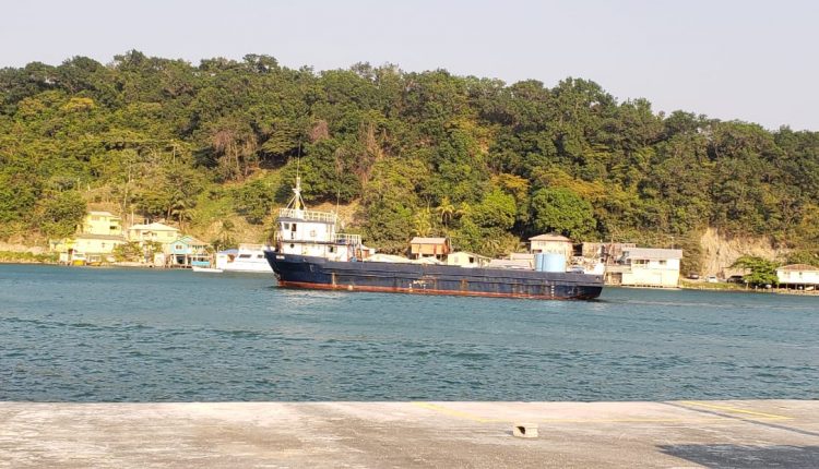 Habitantes de Santos Guardiola evitan arribo de navío procedente de Cortés Habitantes de Santos Guardiola evitan arribo de navío procedente de Cortés