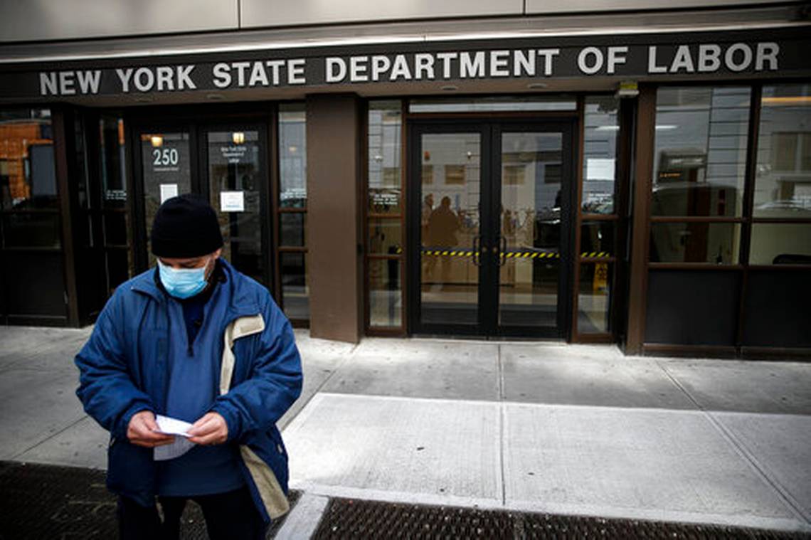 5,25 millones de estadounidenses solicitaron un subsidio de desempleo: suman más de 22.000.000 en un mes 5,25 millones de estadounidenses solicitaron un subsidio de desempleo: suman más de 22.000.000 en un mes