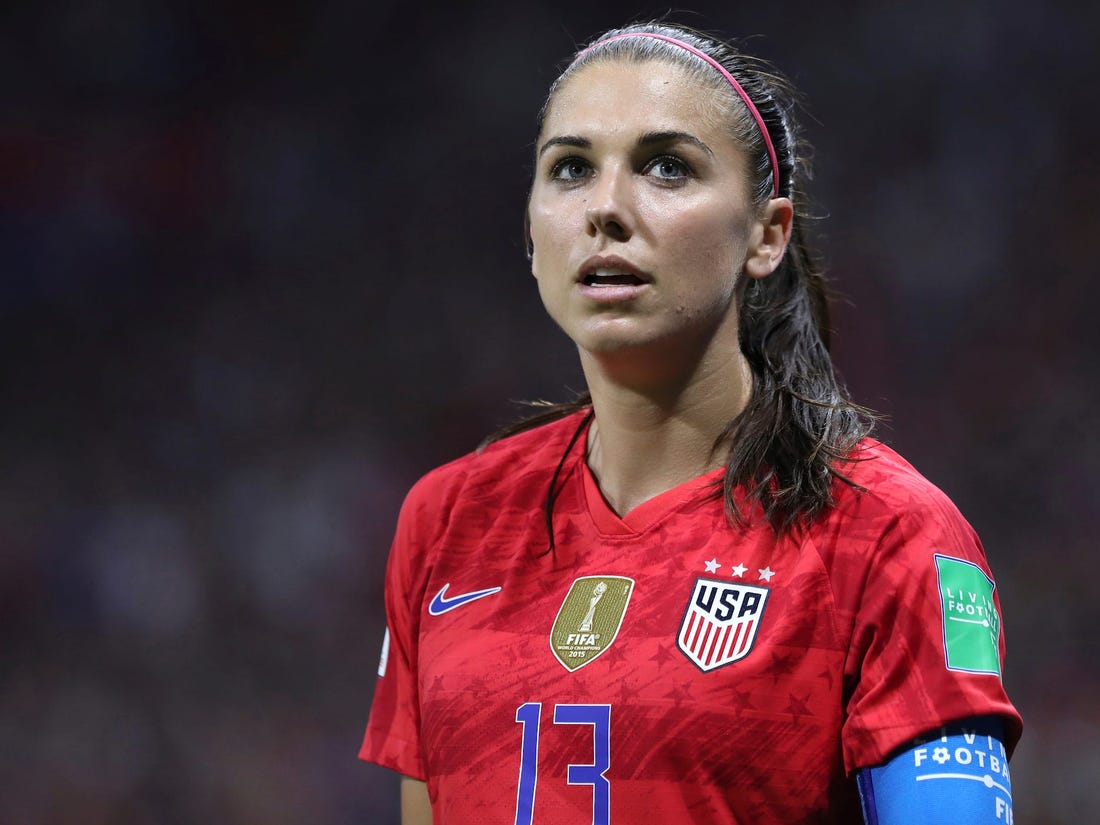 La estrella de fútbol femenino Alex Morgan se convierte en madre
