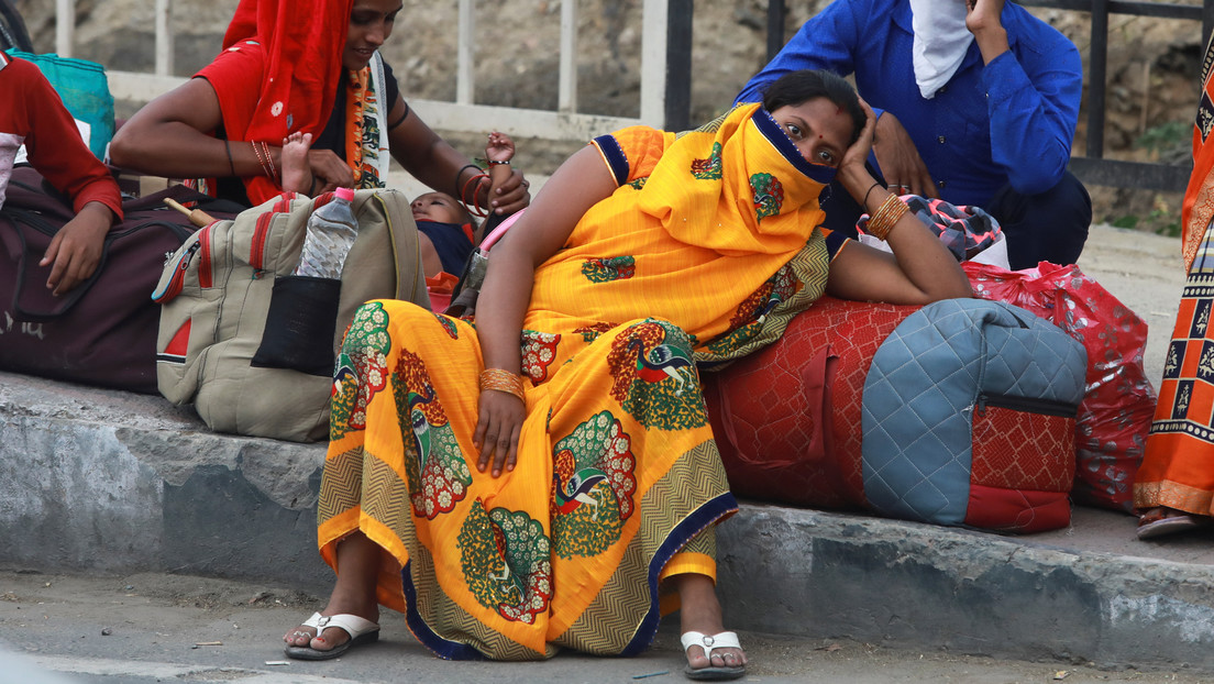 Mujer da a luz en una carretera y camina 150 kilómetros antes de encontrar ayuda