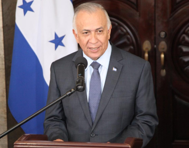 Mauricio Oliva: «CN sesionará mañana para discutir la ampliación de la vacatio legis al nuevo Código Penal» Mauricio Oliva: «CN sesionará mañana para discutir la ampliación de la vacatio legis al nuevo Código Penal»