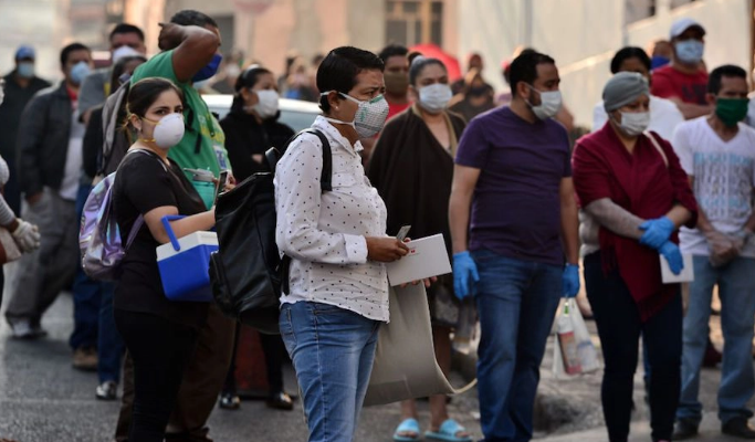 Mascarillas falsas llenan tiendas y farmacias: cómo saber si la tuya lo es y qué riesgo tienen