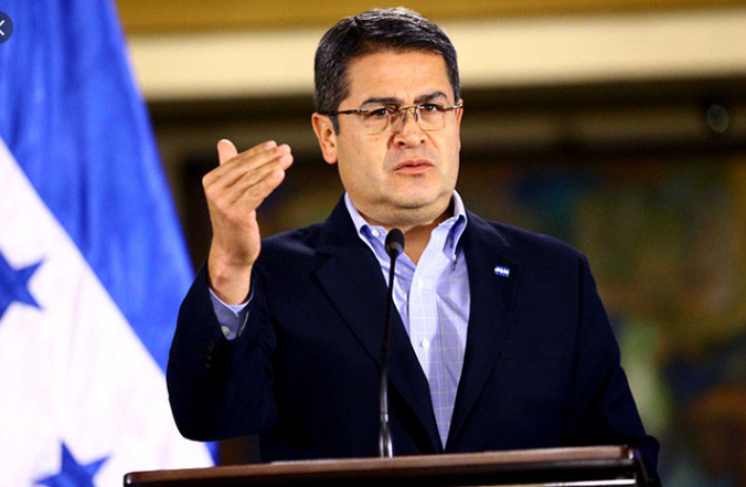 “Este país no es tierra fértil para sus fechorías”, advierte el presidente Hernández a grupos criminales “Este país no es tierra fértil para sus fechorías”, advierte el presidente Hernández a grupos criminales