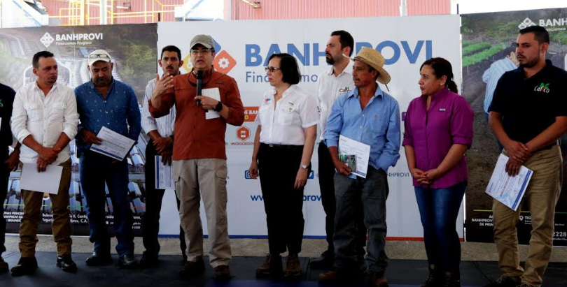 Mayra Falck, presidenta de la institución: «Banhprovi ha colocado más de 305 millones de lempiras por medio de Agrocrédito 8.7» Mayra Falck, presidenta de la institución: «Banhprovi ha colocado más de 305 millones de lempiras por medio de Agrocrédito 8.7»