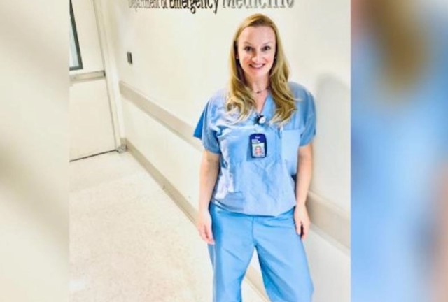 Una enfermera que trata pacientes con covid-19 se reencuentra con bombero que la rescató de un edificio en llamas hace 37 años