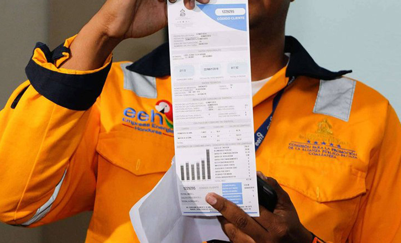 CN aprueba que EEH no puede promediar cobros si no es autorizado por el Estado. CN aprueba que EEH no puede promediar cobros si no es autorizado por el Estado.